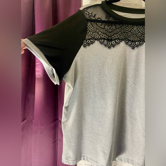 SHEIN Curve 1X Lace Embellished Short Sleeve Tee - Picture 3 of 6